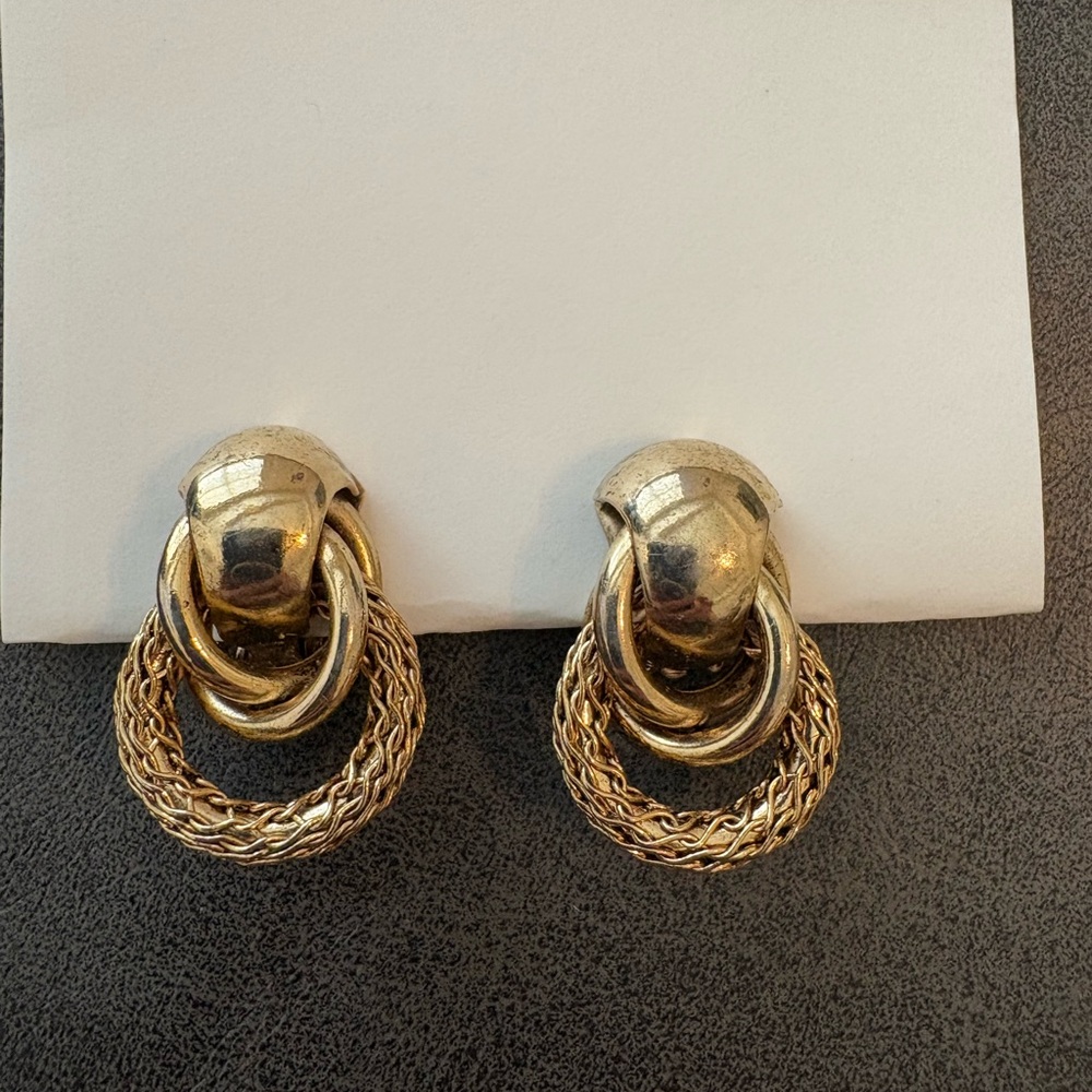 Oscar de la Renta Gold Tone Clip-on Earrings